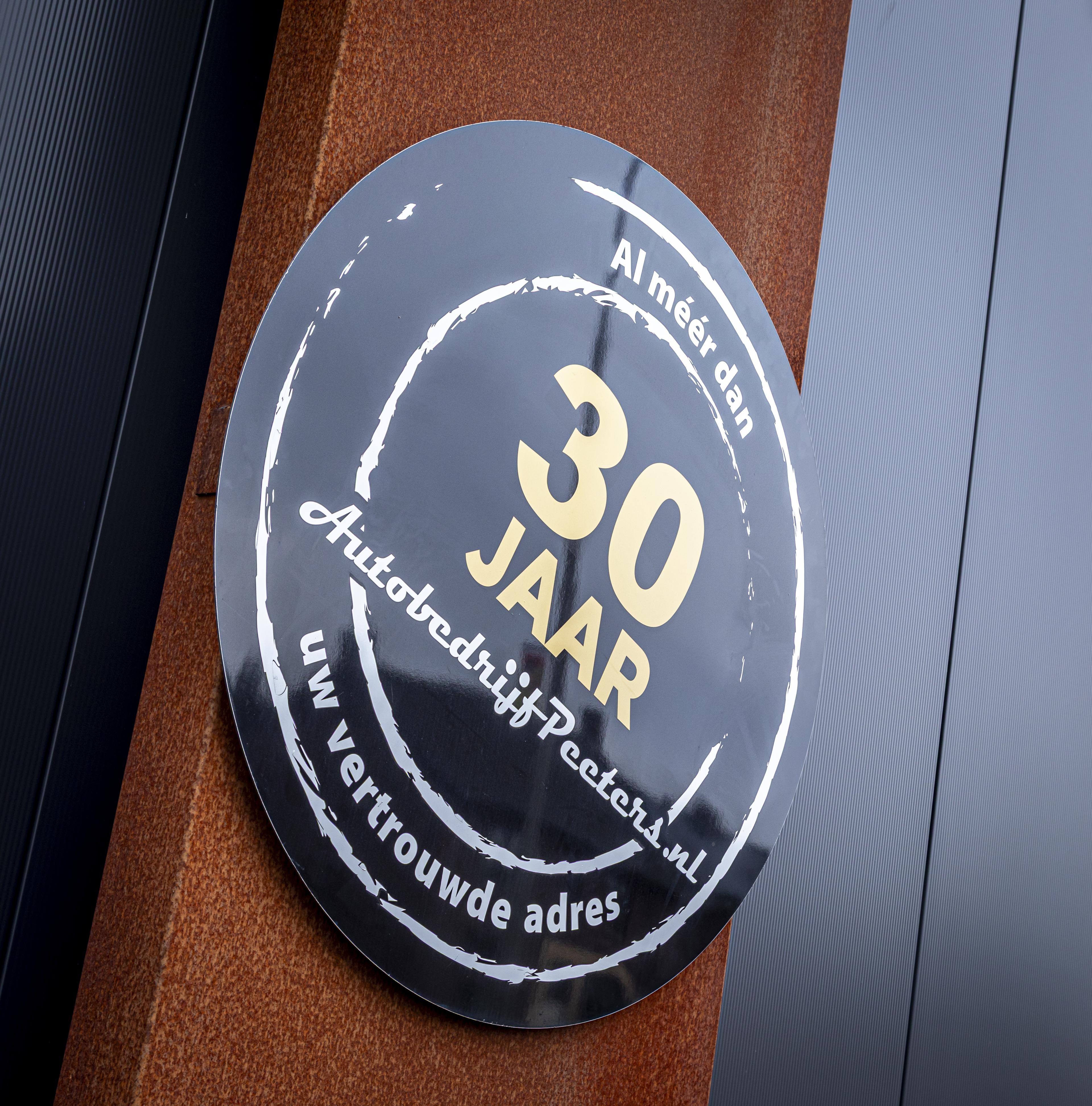 AUTOBEDRIJF PEETERS VIERT 30 JAAR VAKMANSCHAP